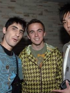 Frankie Muniz poses with friends at the Hollywood hot spot