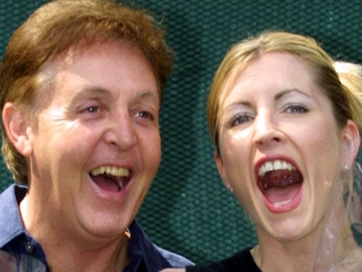 Paul McCartney and Heather Mills announce their engagement!