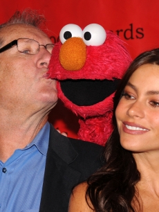 ‘Modern Family’s’ Ed O’Neill and Sofia Vergara cuddle up with Elmo at the 69th Annual Peabody Awards at The Waldorf Astoria, NYC, May 17, 2010