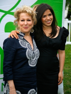 Bette Midler and America Ferrera attend the New York Restoration Project’s 9th Annual Spring Picnic at Fort Washington Park, NYC, May 17, 2010