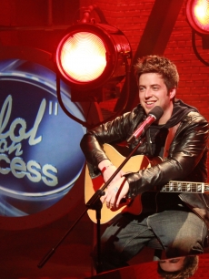 ‘American Idol’ Season 9 winner shares a laugh with Access before performing on ‘Beautiful Day,’ May 27, 2010
