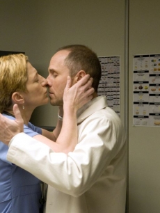 Edie Falco as Nurse Jackie Peyton and Paul Schulze as pharmacist Eddie share a kiss on Showtime’s ‘Nurse Jackie,’ Season 1