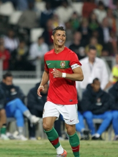 Superstar on and off the field, Portugal’s forward and captain Cristiano Ronaldo is known not only for his fabulous football skills but also his hot body. Who could resist those beautiful biceps? Not Paris Hilton, that’s for sure.