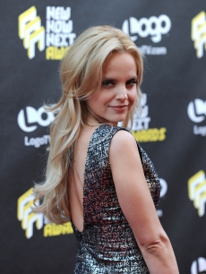 Timeless beauty, Mena Suvari, grew up far from the Hollywood spotlight in the relaxing and scenic beach town of Newport, Rhode Island.