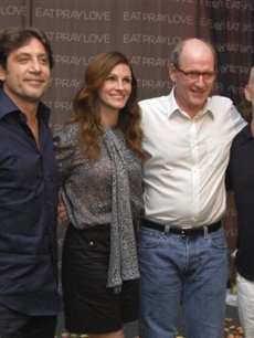 Javier Bardem, Julia Roberts, Richard Jenkins and producer Ryan Murphy pose for photographers at a media event promoting their new movie “Eat Pray Love” in Cancun, Mexico, June 29, 2010