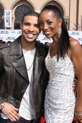 Drake and Access Hollywood’s Shaun Robinson smile for the cameras at the BET Awards held at the Shrine Auditorium in Los Angeles, Calif., on June 27, 2010