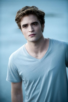 Edward Cullen (Robert Pattinson) — We’d be pillaged by millions of Twi-Hards if we didn’t include this dashing British actor on our list. Robert Pattinson, who plays Edward Cullen in “The Twilight Saga”, remains the decade’s most popular vampire. What wouldn’t a girl give to run her hands through his infamous hair?