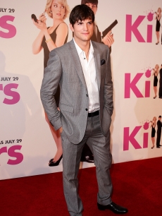 Ashton Kutcher steps out for the ‘Killers’ premiere in Sydney, Australia, on July 18, 2010