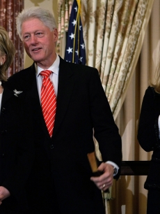 Chelsea Clinton, Bill Clinton, and Hillary Clinton attend Hillary’s swearing in as U.S. Secretary of State on February 2, 2009