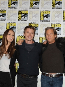 Michael Sheen, Olivia Wilde, Garrett Hedlund, Jeff Bridges and Bruce Boxleitner pose together at the “Tron: Legacy” panel at the Comic-Con International at the San Diego Convention Center in San Diego, Calif., on July 22, 2010