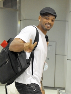 Will Smith gives the peace sign as he arrives at Narita International Airport, Japan, August 3, 2010