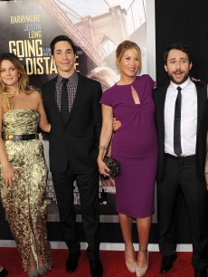 Kelli Garner, Drew Barrymore, Justin Long, Christina Applegate, Charlie Day, and Jason Sudeikis arrive at the premiere of Warner Bros. ‘Going The Distance’ held at Grauman’s Chinese Theatre on August 23, 2010 in Los Angeles, California.