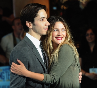 Justin Long and Drew Barrymore cuddle up as they attend the World Premiere of “Going The Distance” at the Vue, Leicester Square, London, on August 19, 2010