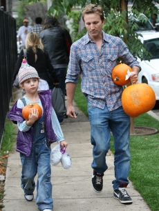 Breckin Meyer leaves The Pumpkin Patch, Los Angeles, October 17, 2010