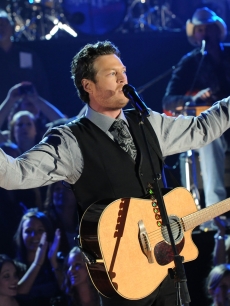 Blake Shelton performs “All About Tonight” at the 44th Annual CMA Awards at the Bridgestone Arena,Nashville, November 10, 2010