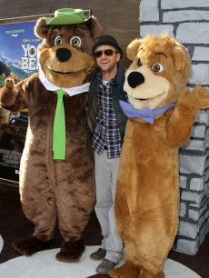 Justin Timberlake poses with some furry friends at the premiere of “Yogi Bear” on December 11, 2010 in Los Angeles