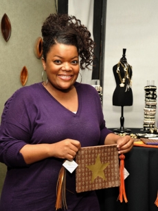 “Community’s” Yvette Nicole Brown smiles with her personalized jewelry by Michelle Fylnn Designs!