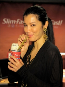 Kelly Hu gets red carpet ready with a SLIM-FAST!