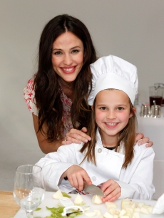 Jennifer Garner attends the Frigidaire launch of The Kids’ Cooking Academy, held at Smashbox Studios, Los Angeles, January 18, 2011