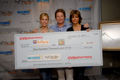 Julie Bowen, Billy Bush and Lisa Rinna pose with a hefty charity donation from CVS/pharmacy Beauty Bar!