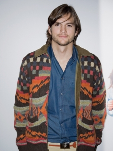 Ashton Kutcher sports a print jacket at the ‘No Strings Attached’ photocall in Paris on February 9, 2011 