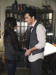 Aria (Lucy Hale) and Ezra (Ian Harding) on “Pretty Little Liars” on ABC Family, 2011