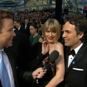 2011 Academy Awards Red Carpet: Mark Ruffalo Flexes His ‘Incredible Hulk’ Muscles!
