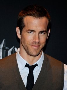 Ryan Reynolds arrives at a Warner Bros. Pictures presentation to promote “Green Lantern” at Caesars Palace during CinemaCon, Las Vegas, March 31, 2011
