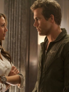 Blake Lively and Ryan Reynolds in a scene from 2011’s “Green Lantern”