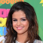 Selena Gomez arrives to the 2011 Nickelodeon Kids’ Choice Awards in Los Angeles 