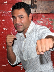 Oscar De La Hoya attends a clinic for teenage boxers at Gleason’s Gym on September 28, 2010 in the Brooklyn borough of New York City