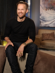 “Biggest Loser” trainer Bob Harper poses on the set of Access Hollywood Live on May 24, 2011
