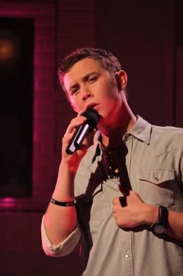 Scotty McCreery performs “I Love You This Big” on Access Hollywood, May 26, 2011