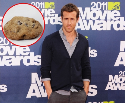 Ryan Reynolds admits he fought off temptation (cookies) on the “Green Lantern” set