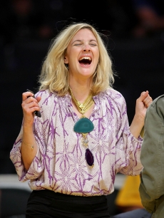 Drew Barrymore at the NBA Playoffs between the LA Lakers and Denver Nuggest on May 19, 2009