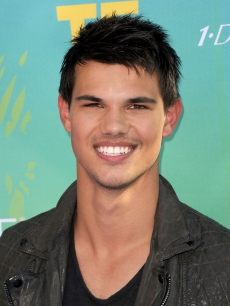 Taylor Lautner is all smiles at the 2011 Teen Choice Awards held at the Gibson Amphitheatre in Universal City, Calif. on August 7, 2011 