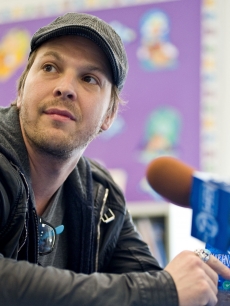 Gavin Degraw attends the Grammy Foundation Labels for Education Star-Powered Music Day at St. Edmund’s Parish School in Oak Park, Illinois on April 5, 2011 