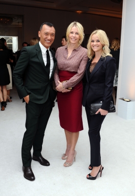 Joe Zee, Chelsea Handler and Reese Witherspoon are all smiles at ELLE’s 18th Annual Women in Hollywood Tribute held at the Four Seasons Hotel in Los Angeles, Calif., on October 17, 2011    