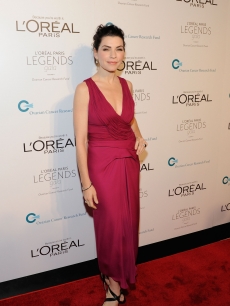 Julianna Marguiles attends the L’Oreal Legends Gala to Benefit Ovarian Cancer Research Fund at American Museum of Natural History, NYC, on November 2, 2011
