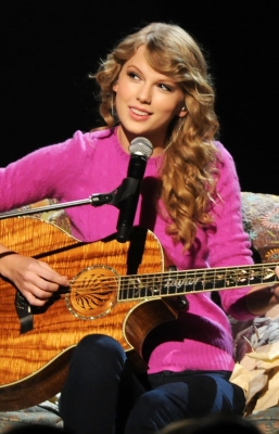 Taylor Swift performs at the 45th annual CMA Awards at the Bridgestone Arena in Nashville on November 9, 2011 