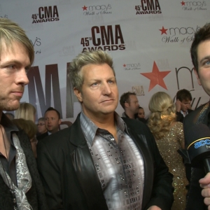 2011 CMA Awards Red Carpet: Rascal Flatts Talk Performing With Natasha Bedingfield & Lionel Richie
