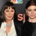 Are Anjelica Huston & Debra Messing Nervous About The Hype Surrounding ‘Smash’?