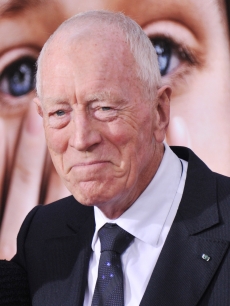 Max Von Sydow attends the ‘Extremely Loud & Incredibly Close’ New York premiere at the Ziegfeld Theater on December 15, 2011