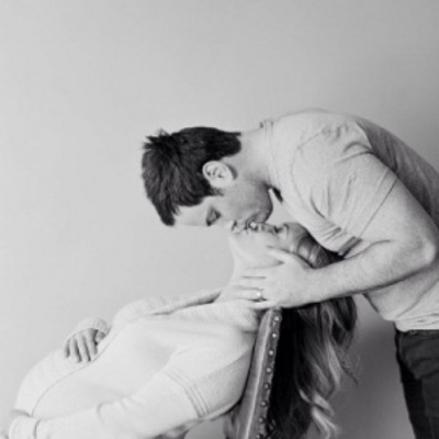 Hilary Duff gets a kiss from husband Mike Comrie, February 2012