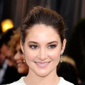 Shailene Woodley poses at the 2012 Oscars