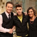 Justin Bieber hangs with Billy Bush and Kit Hoover on the set of Access Hollywood Live on March 27, 2012