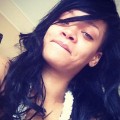 Rihanna seen without makeup on Twitter on April 26, 2012