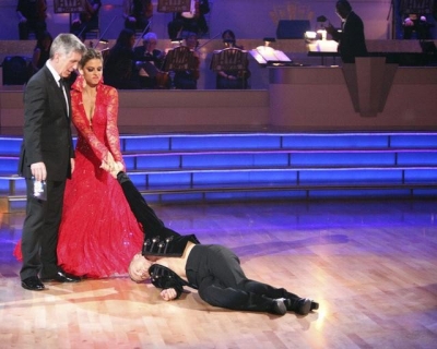 Maria Menounos and Derek Hough finish their paso doble on ‘Dancing,’ April 30, 2012