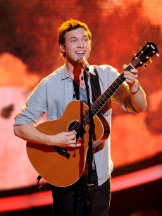 Phillip Phillips performs on ‘American Idol,’ May 16, 2012
