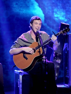 Phillip Phillips performs on ‘American Idol,’ May 16, 2012
